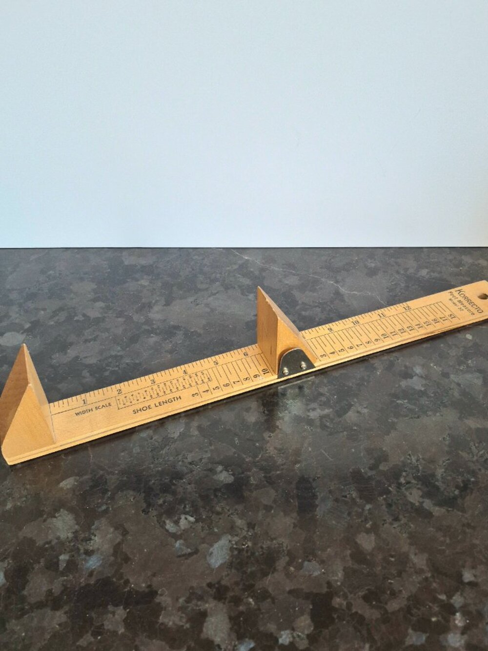 Korrecto Shoe/Foot Measure Gauge, Model 32, Wooden, Made In USA 1971.